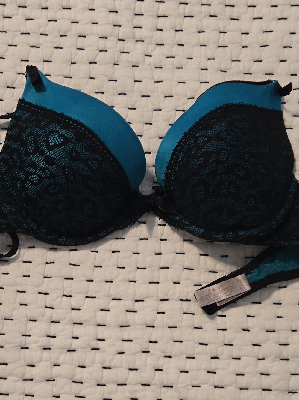 Victoria's Secret Teal Lace Push-Up Bra with Black Overlay Very Sexy Plunge